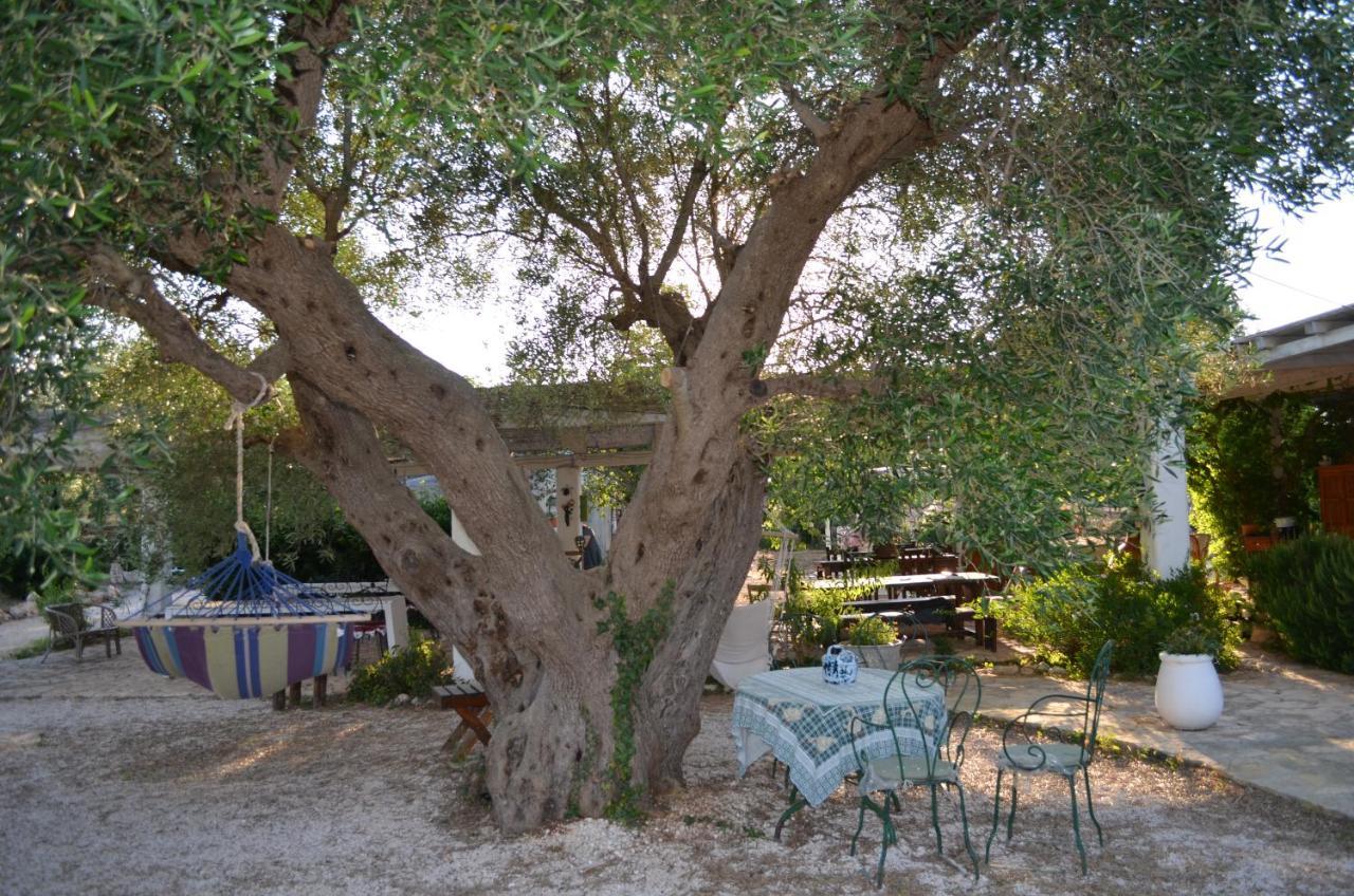 I Trulli Di Acquarossa Cisternino Exterior foto
